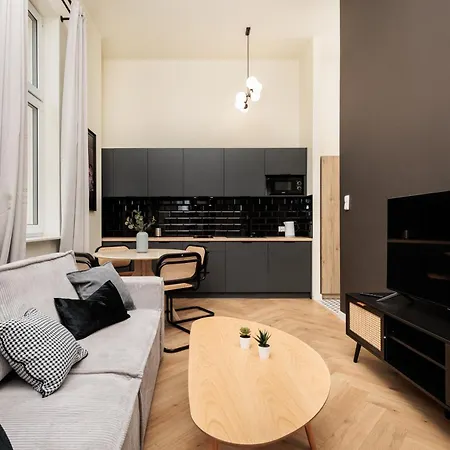 1-bedroom - Krowoderska - By Upstairs דירה קרקוב
